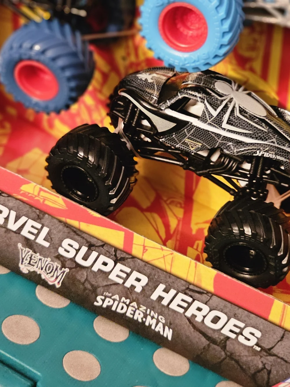 Monster Jam Marvel Super Heroes Spiderman And Venom 5 Truck Set 1:64